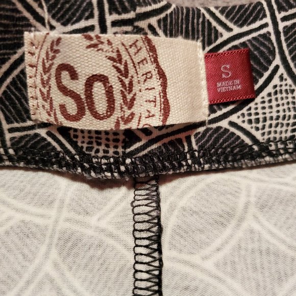 Black/White Geometric Design Skater Skirt - Small - Picture 3 of 3